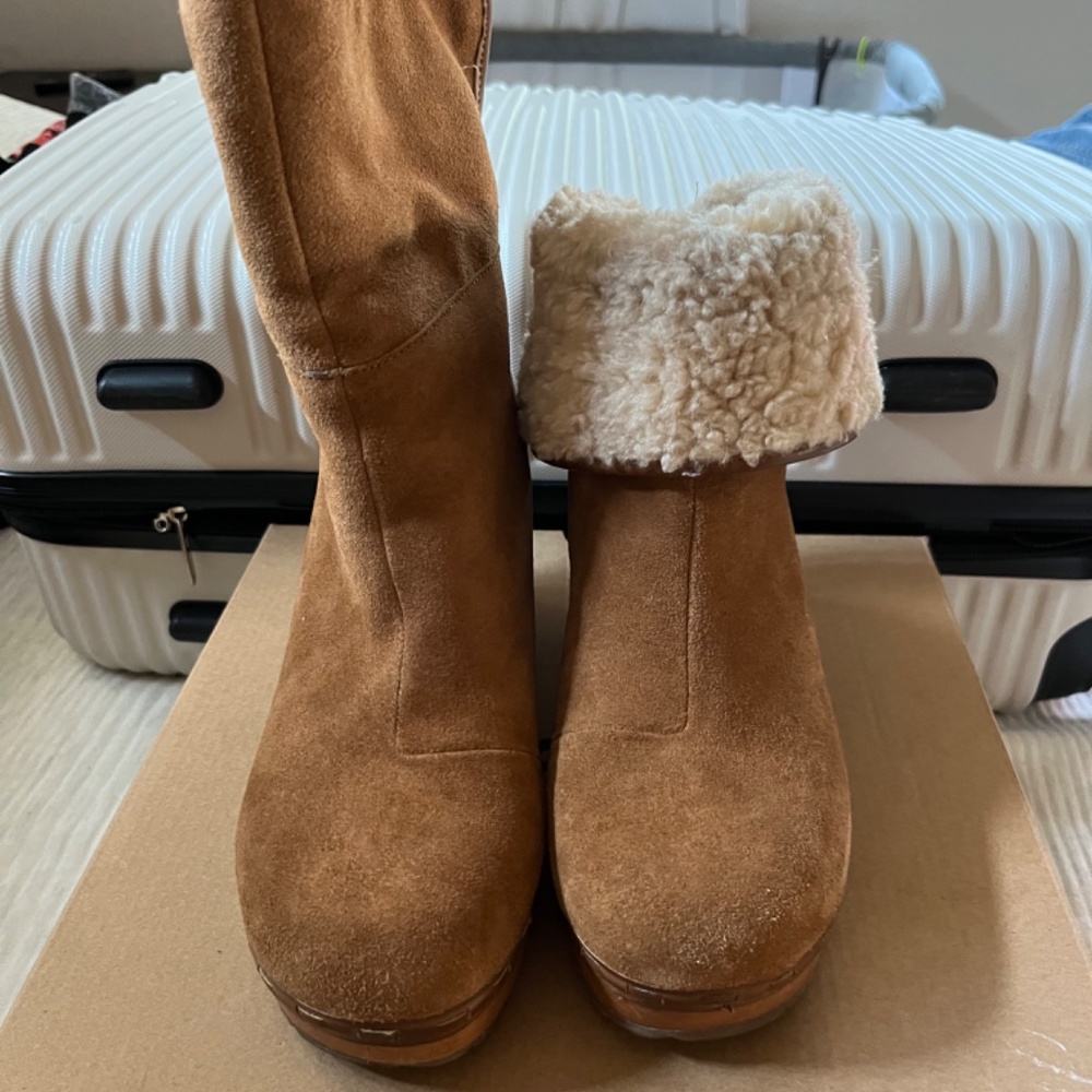 Boots - Picture 2 of 7